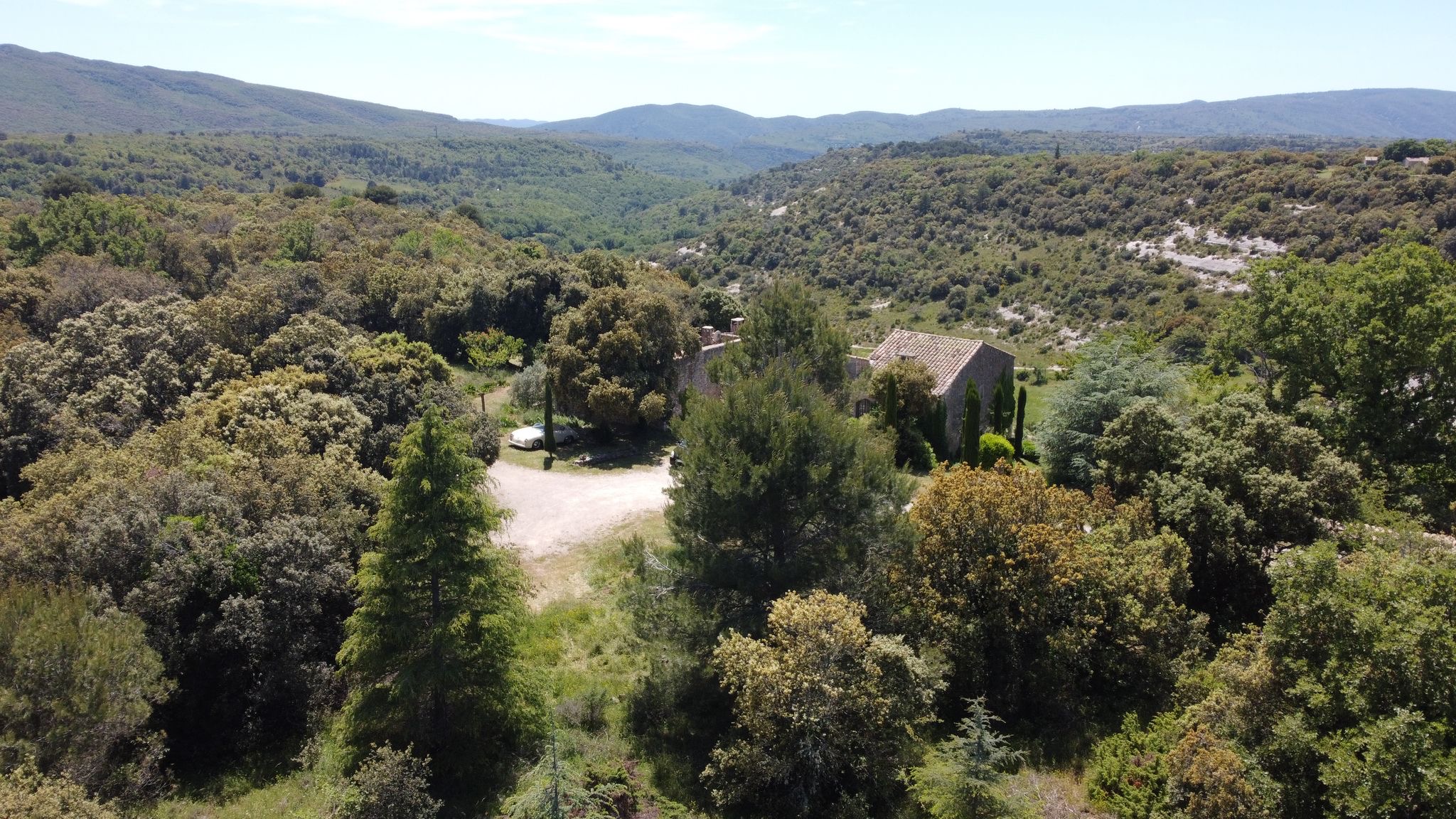 Exceptionnelle propriété authentique en pierres à Buoux