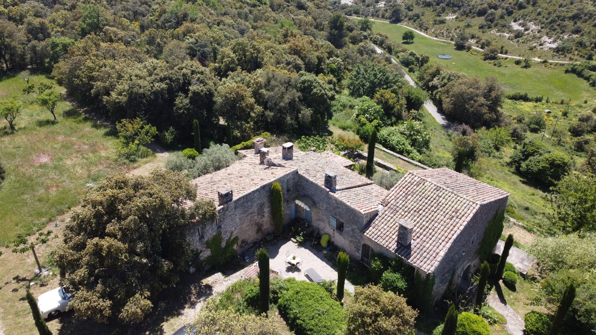 Exceptionnelle propriété authentique en pierres à Buoux