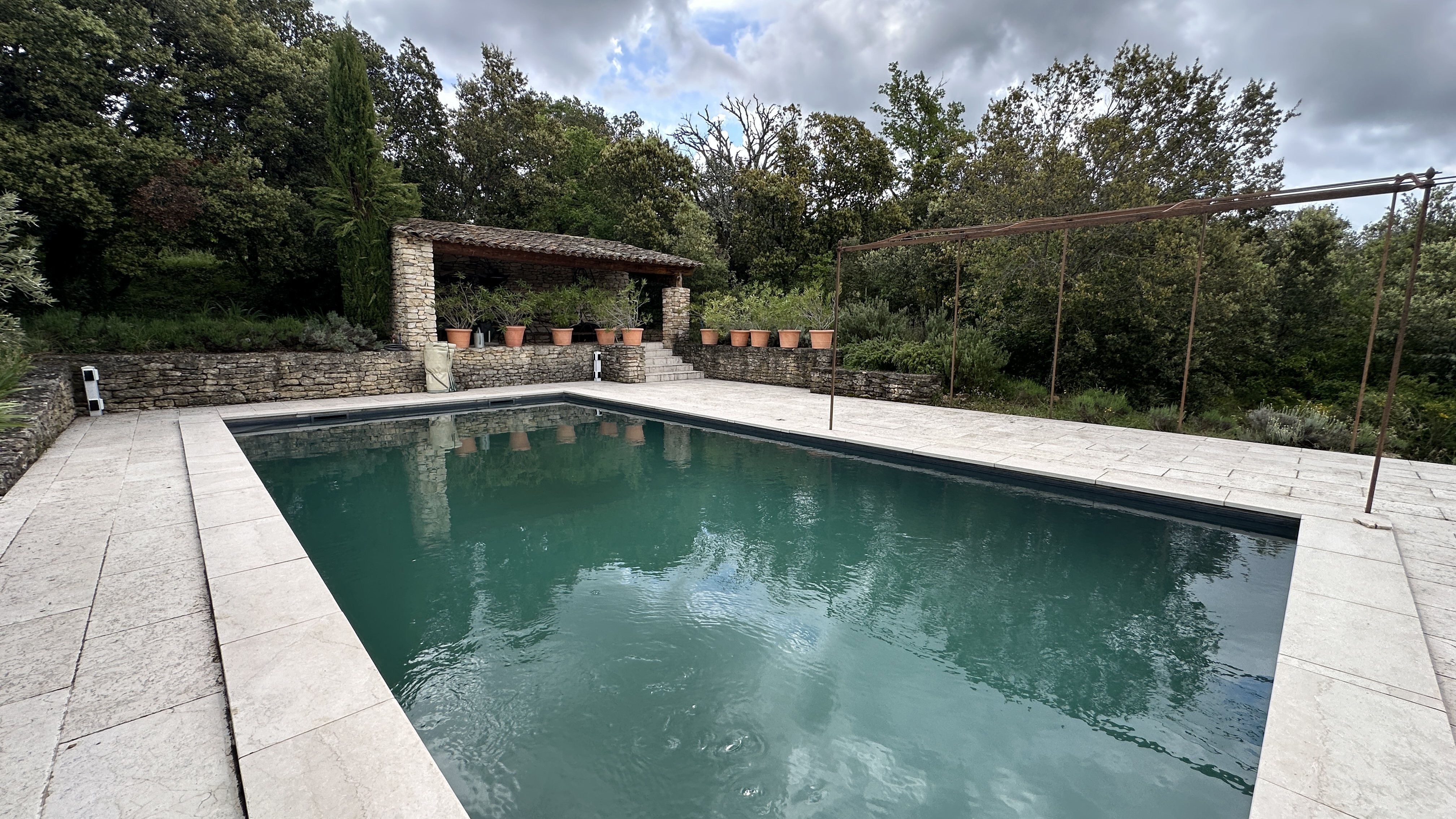 Exceptionnelle propriété authentique en pierres à Buoux