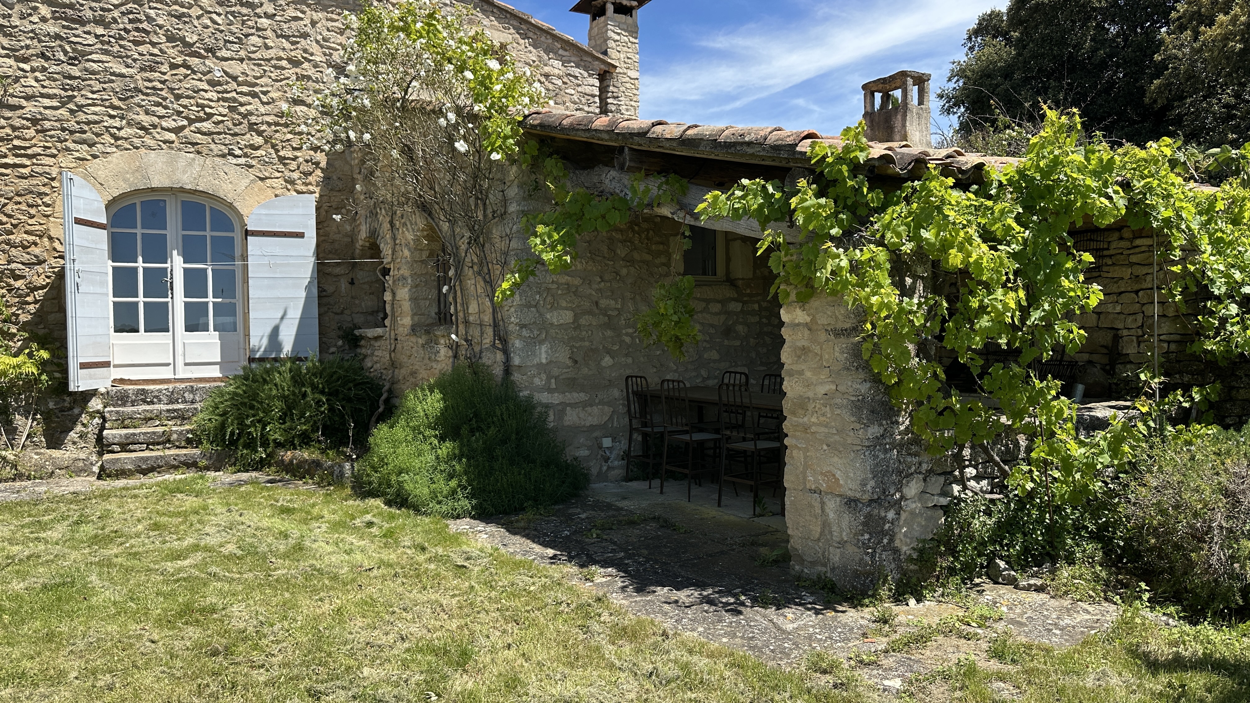 Exceptionnelle propriété authentique en pierres à Buoux