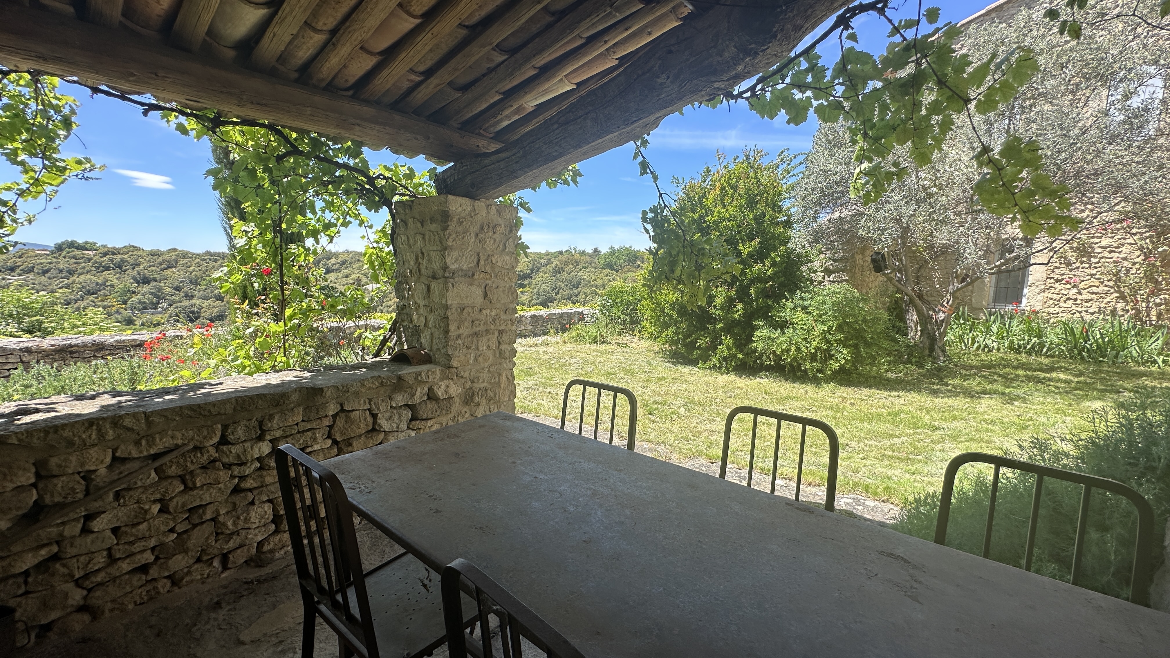 Exceptionnelle propriété authentique en pierres à Buoux