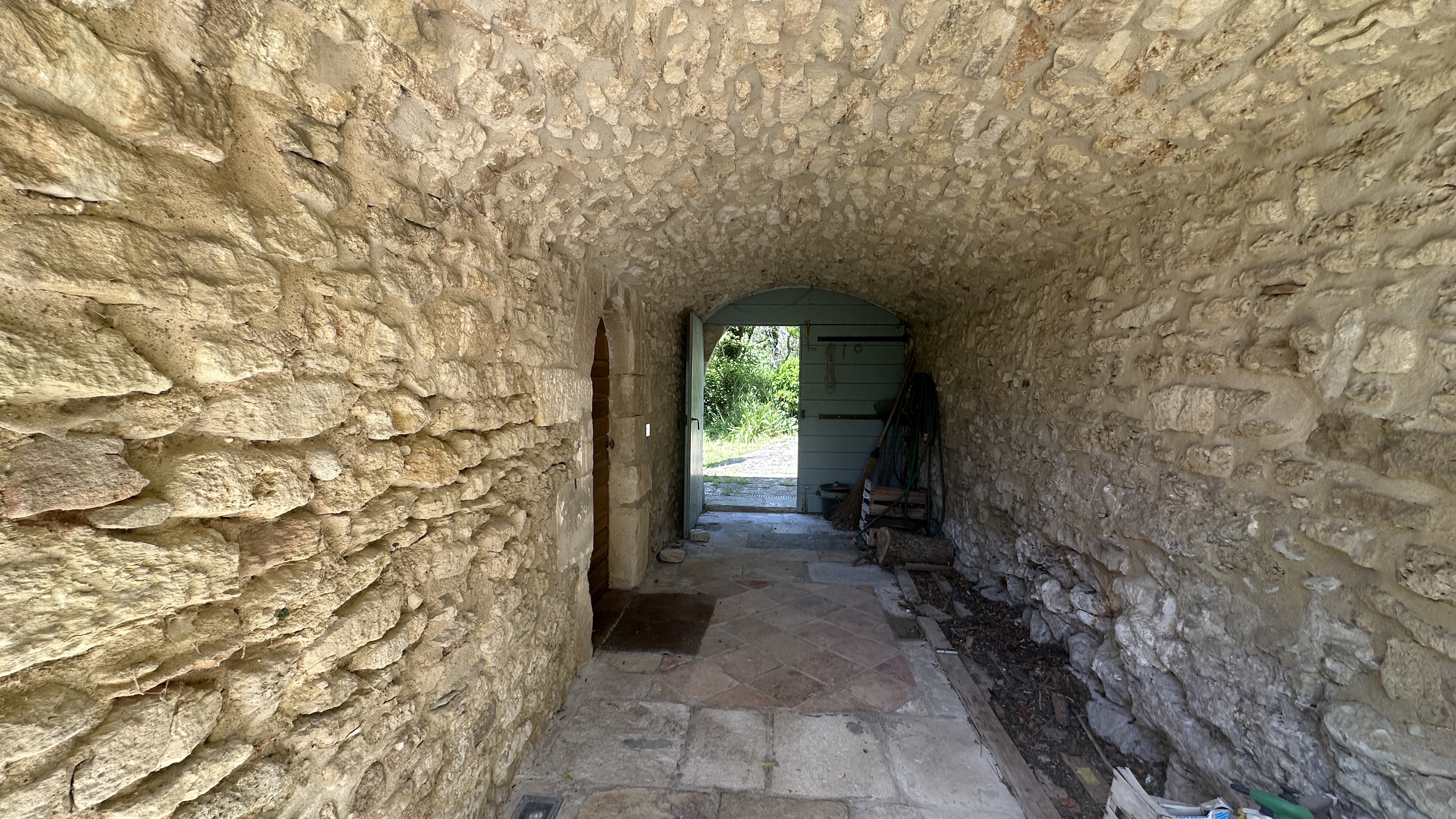 Exceptionnelle propriété authentique en pierres à Buoux