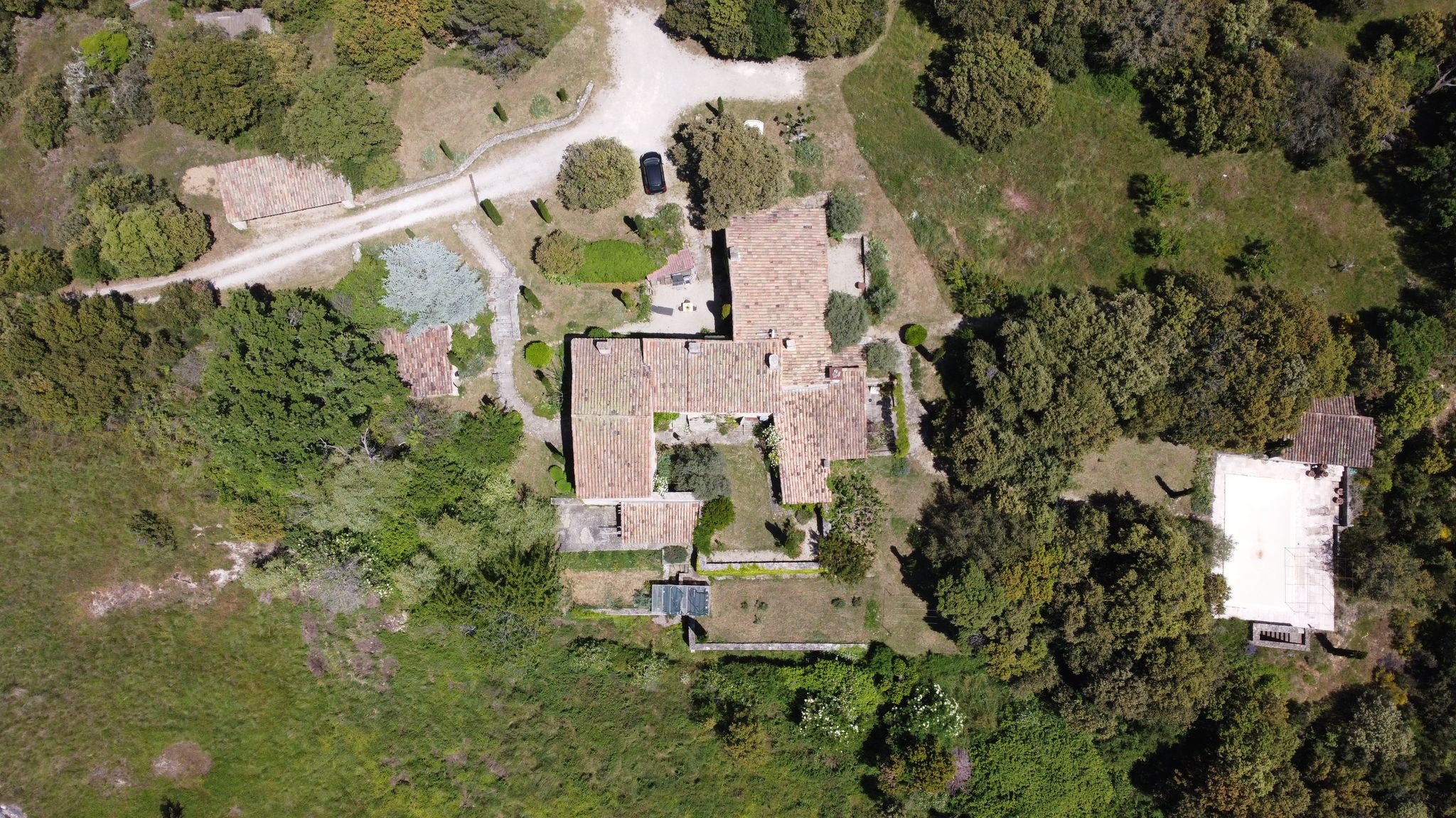 Exceptionnelle propriété authentique en pierres à Buoux
