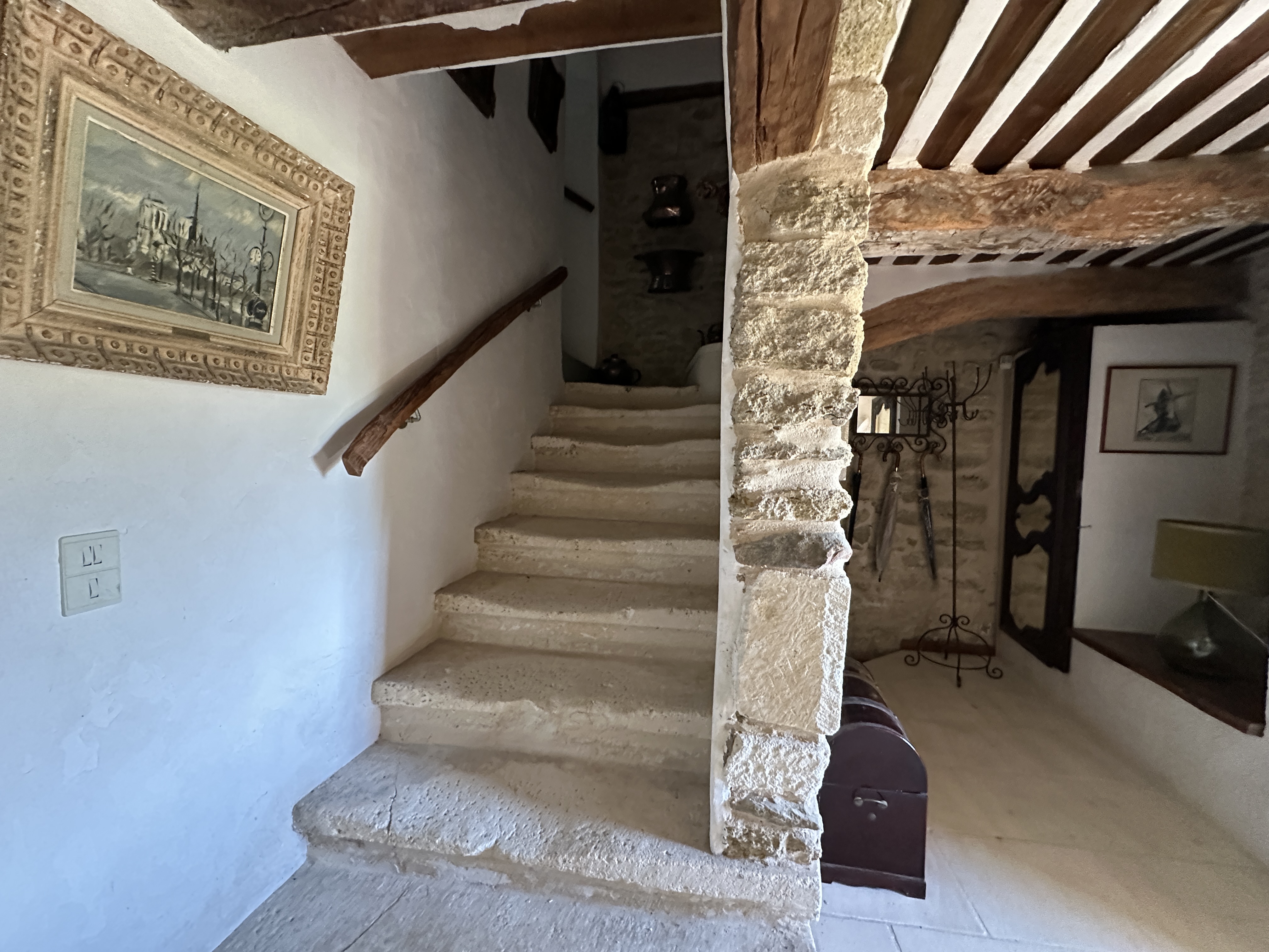 PROPRIETE en PIERRE datant du XVIII à OPPEDE