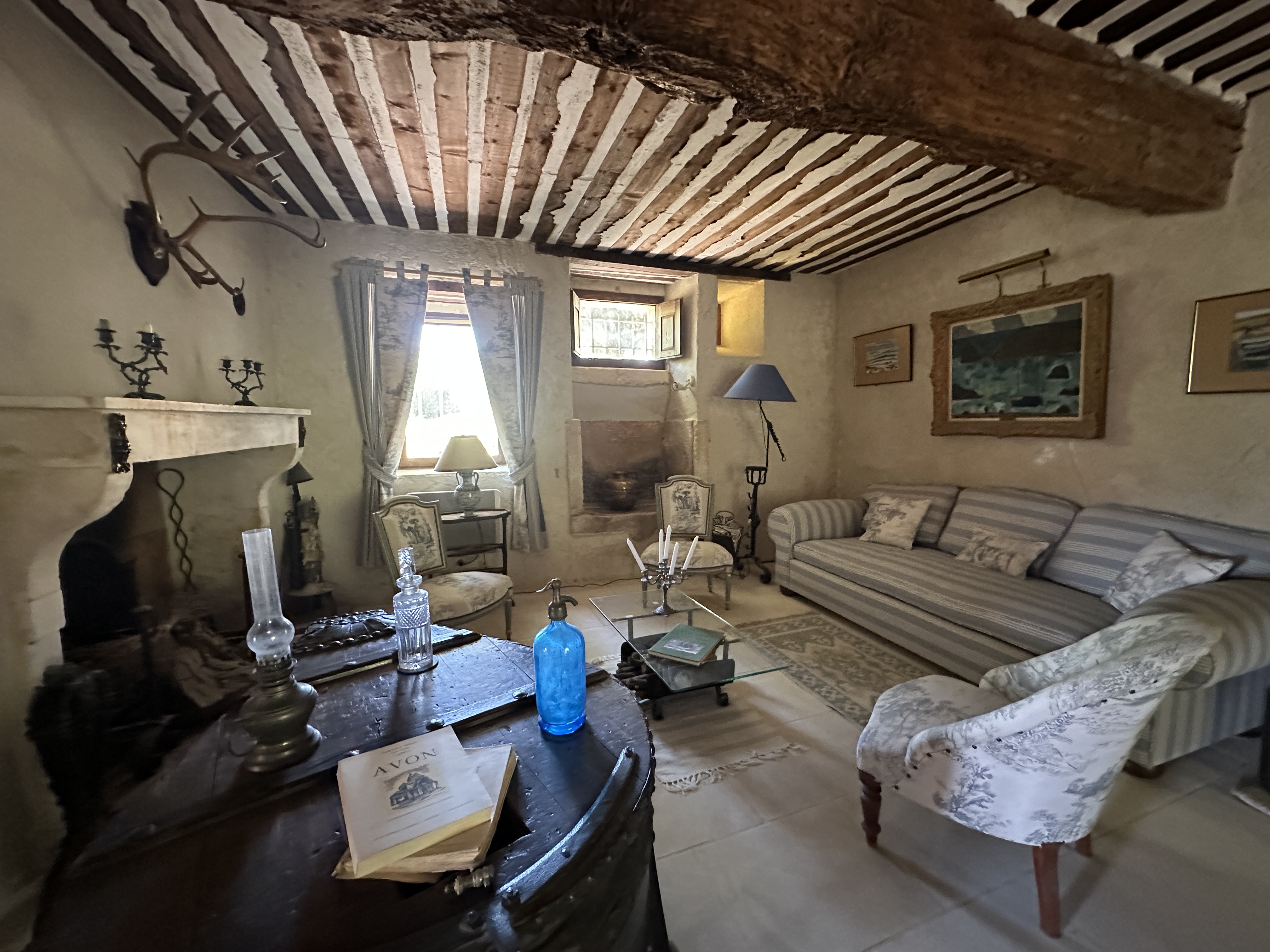 PROPRIETE en PIERRE datant du XVIII à OPPEDE