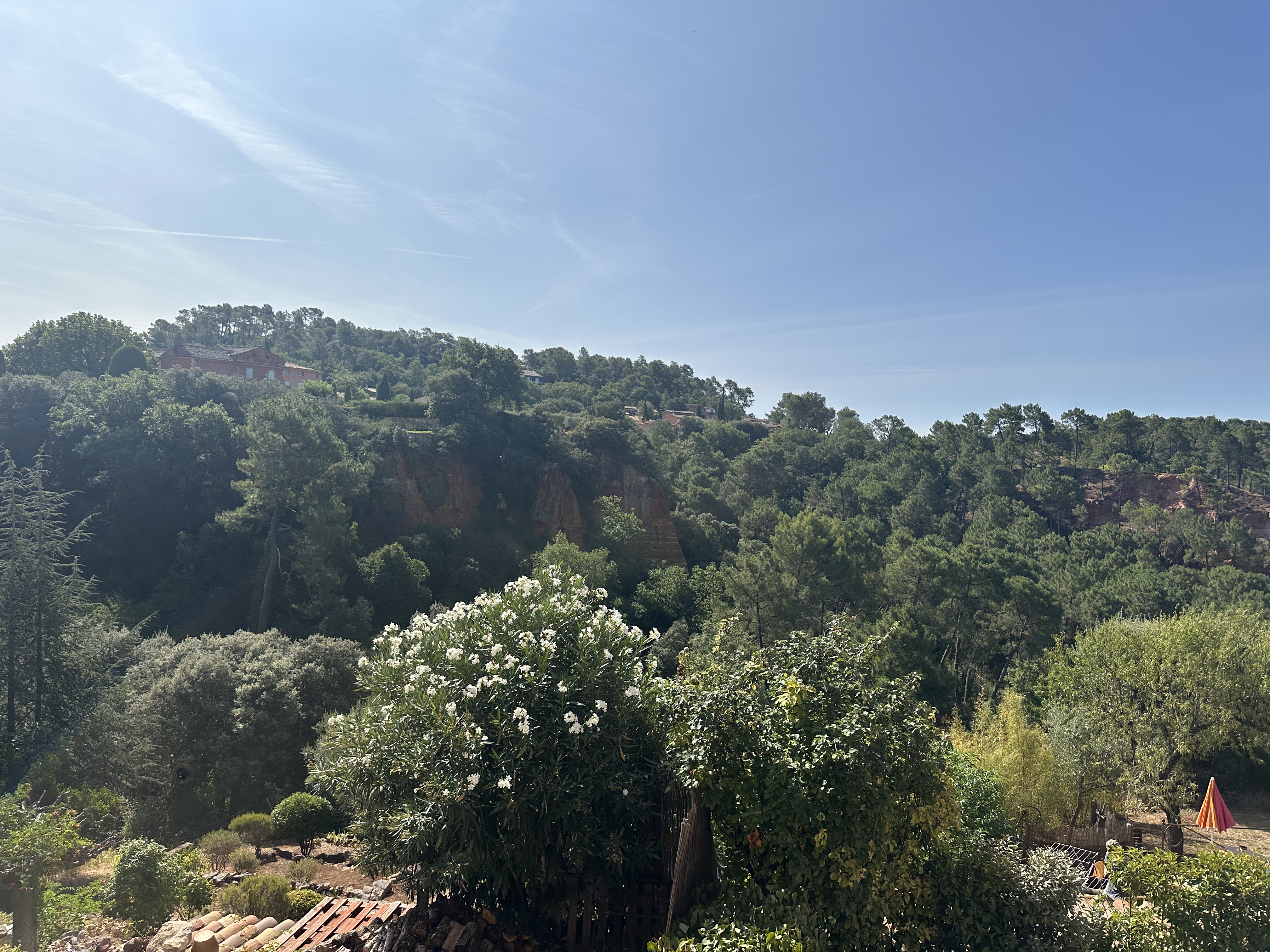 Propriété de village rénovée au coeur  de Roussillon