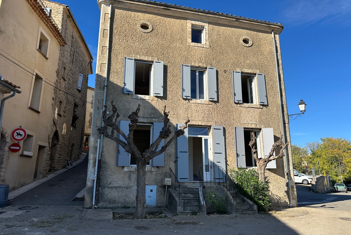 Jolie maison de village à rénover à Saint Martin de Castillon