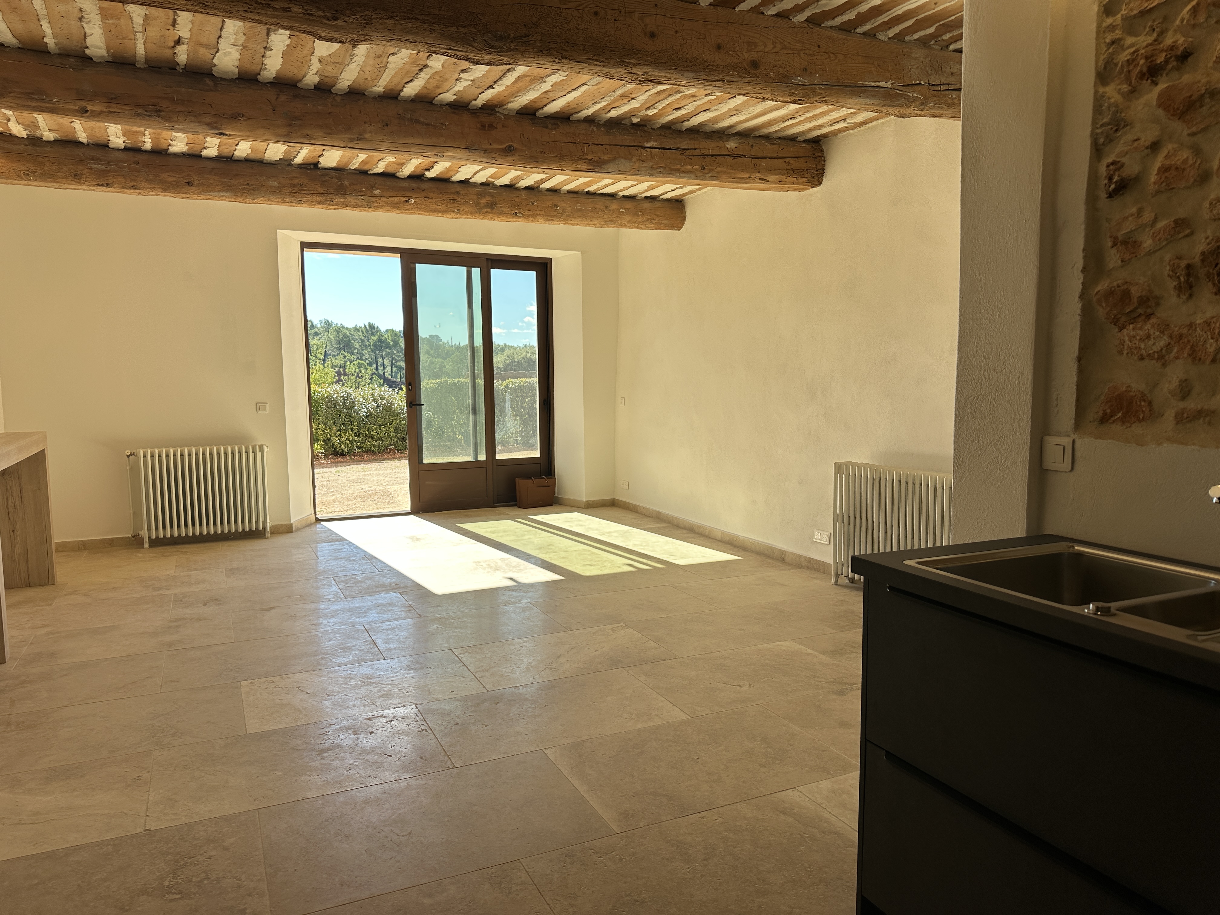 Propriété de village rénovée au coeur  de Roussillon