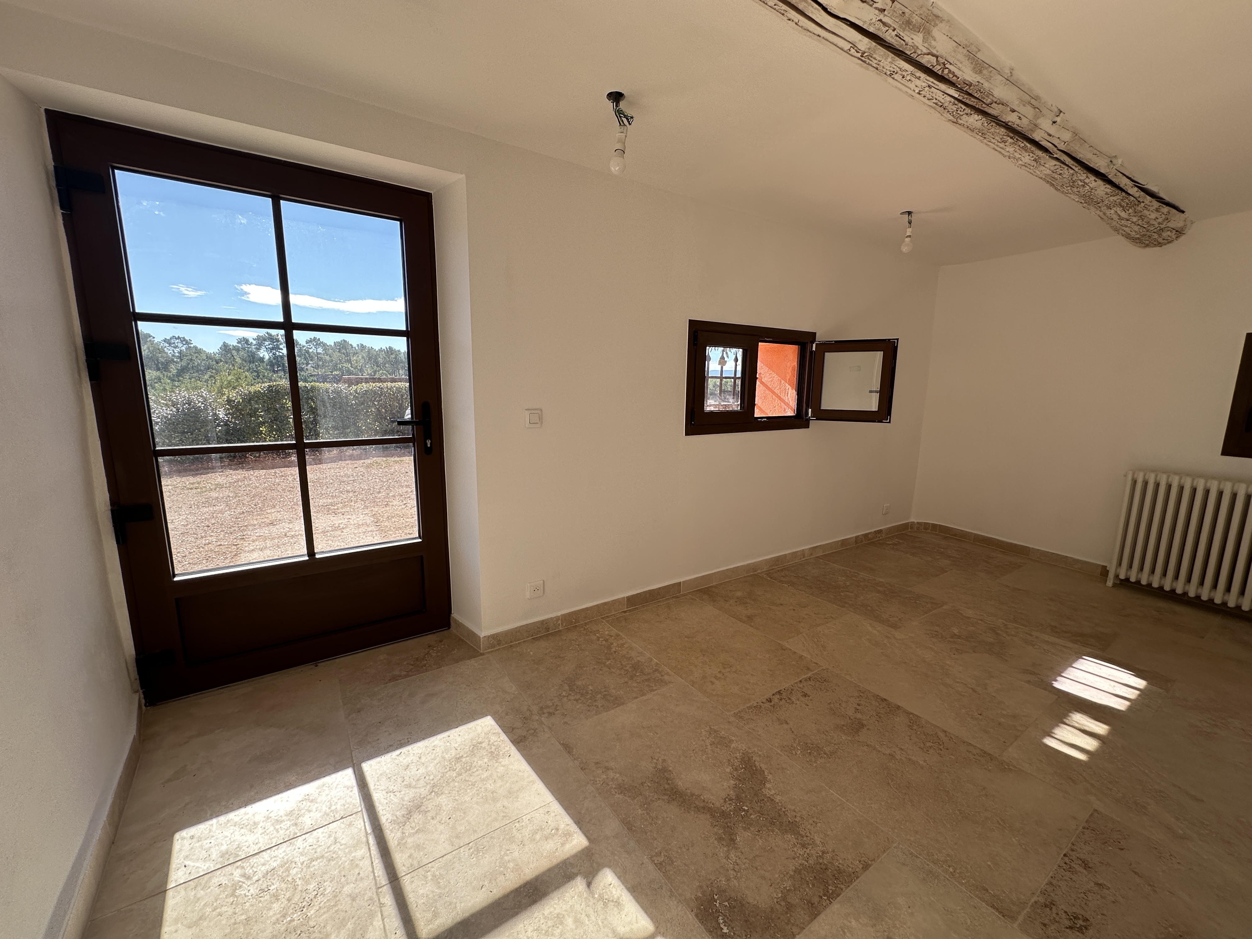 Propriété de village rénovée au coeur  de Roussillon