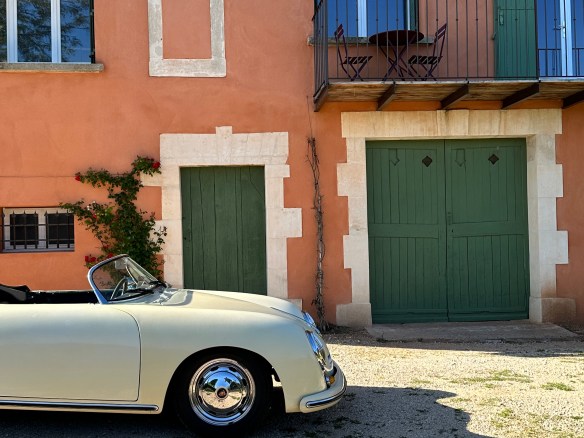 Propriété de village rénovée au coeur  de Roussillon